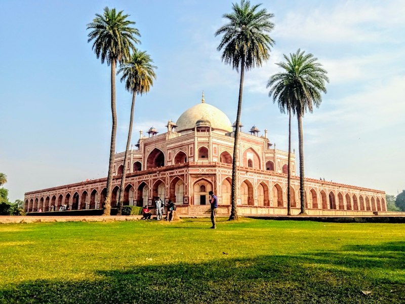 Dehradun to Delhi Taxi Service